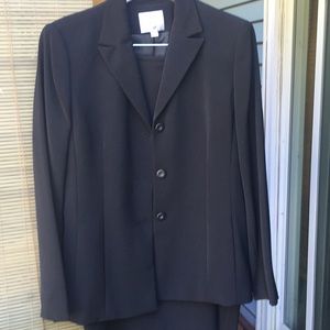 New 2 pc professional Skirt Suit Le Suit NWOT